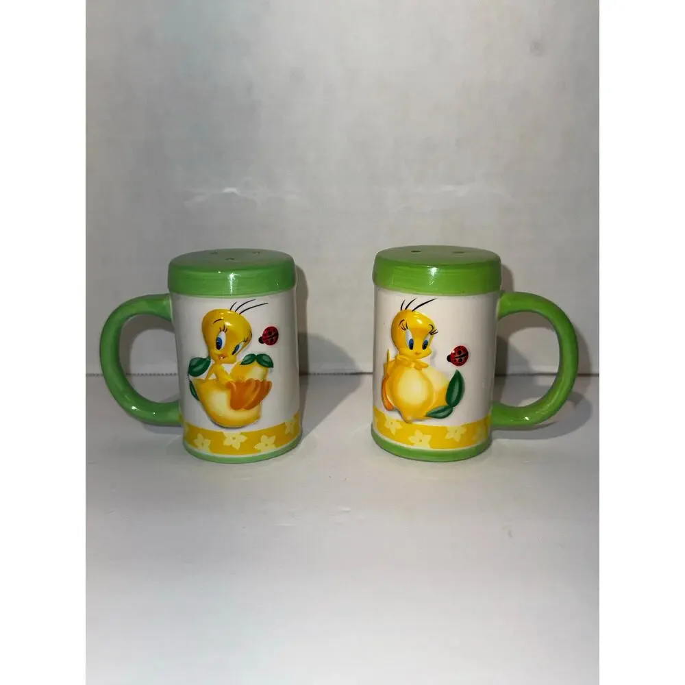Vintage Tweety Bird salt and pepper shakers collectible Warner Brothers